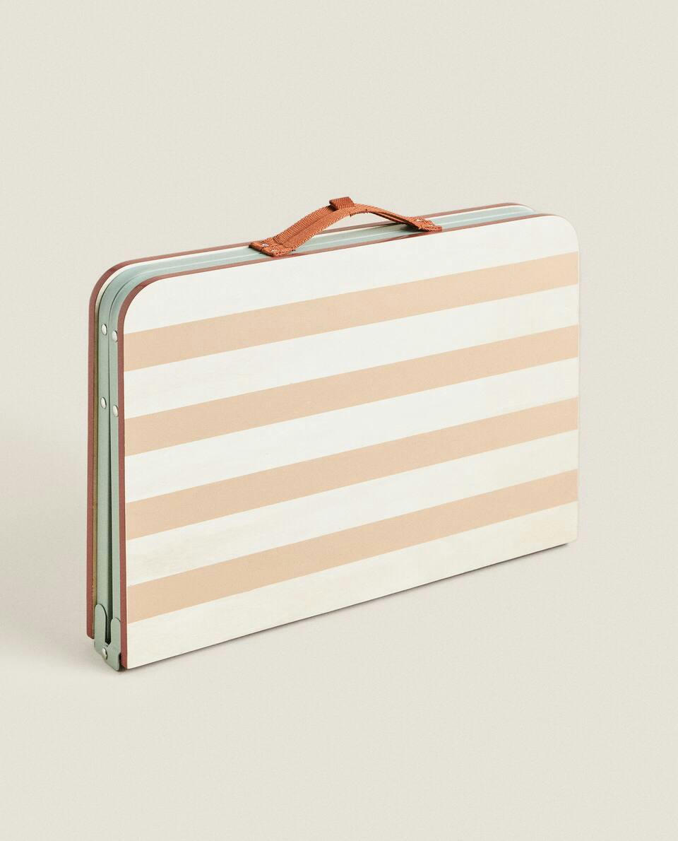 LARGE FOLDABLE TABLE