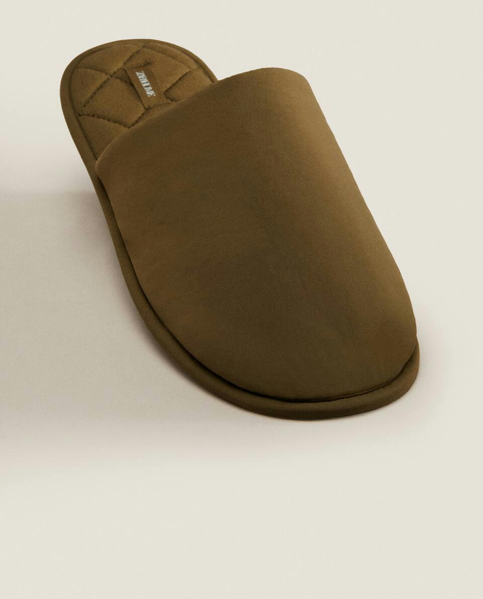 QUILTED SLIPPERS