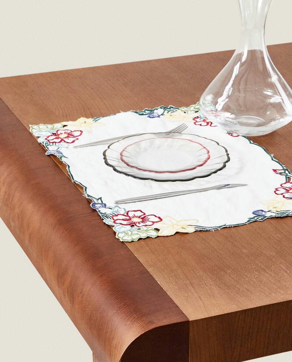 EMBROIDERED COTTON LINEN PLACEMAT