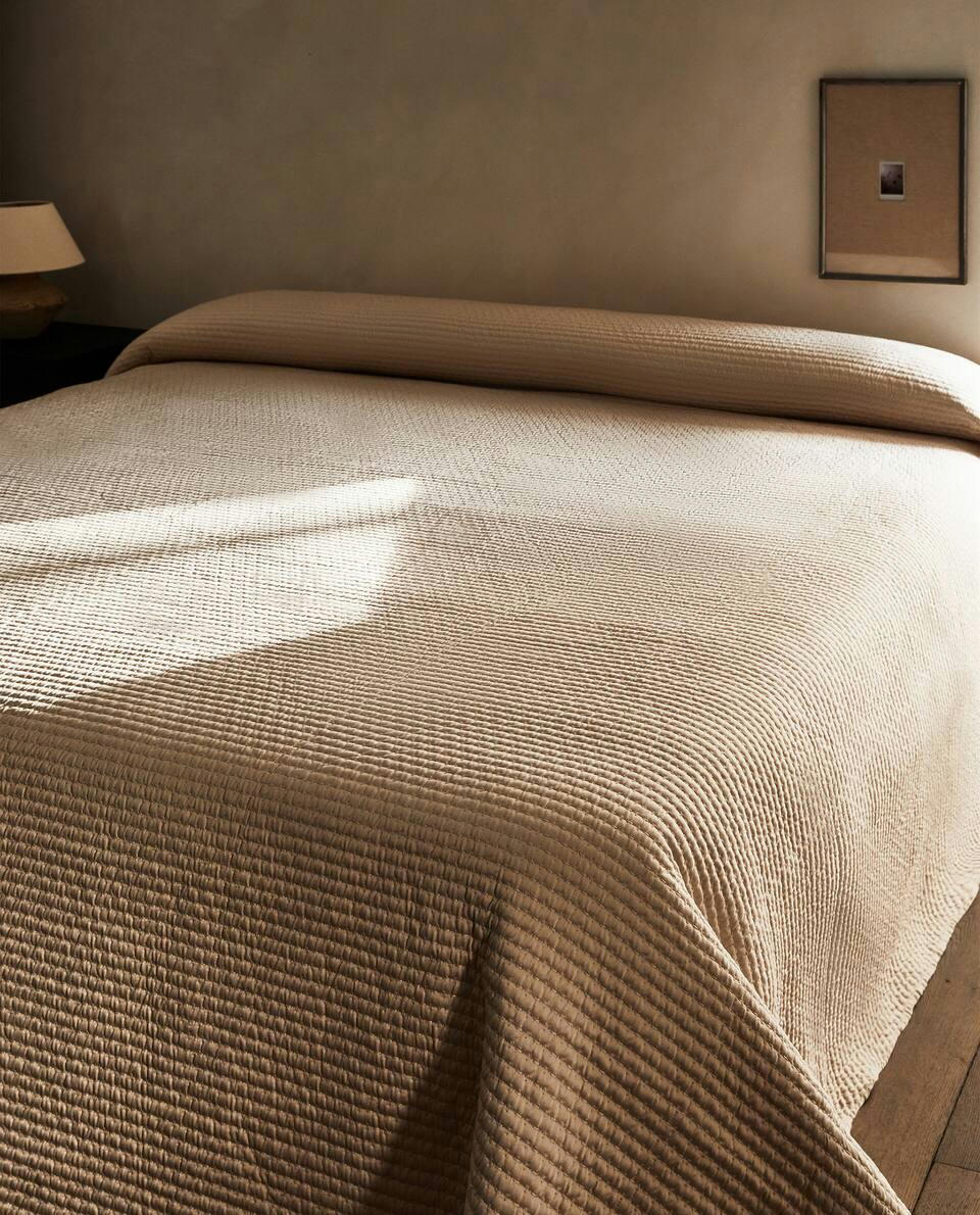 QUILT WITH TOPSTITCHING