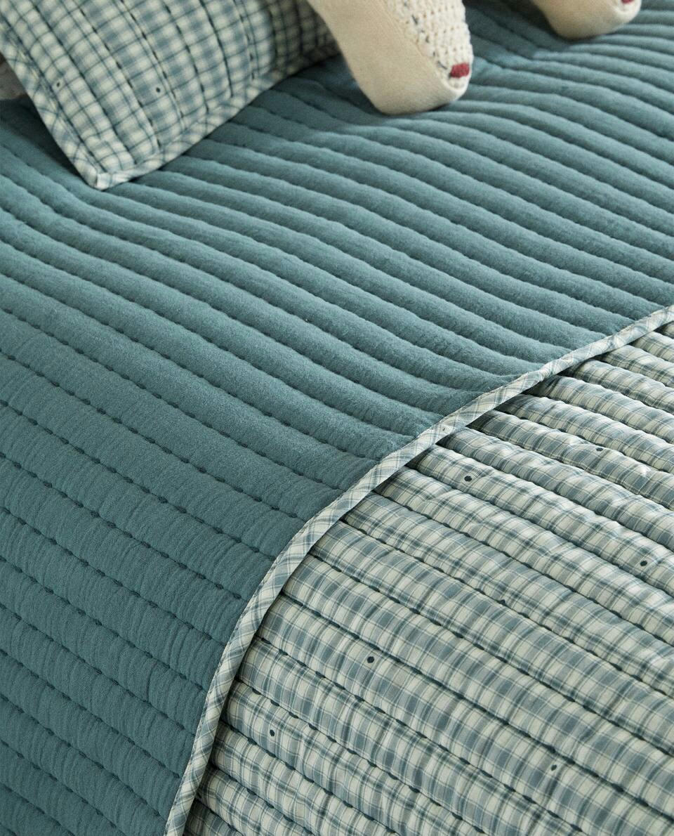 CHILDREN’S CHECKED CHRISTMAS QUILT