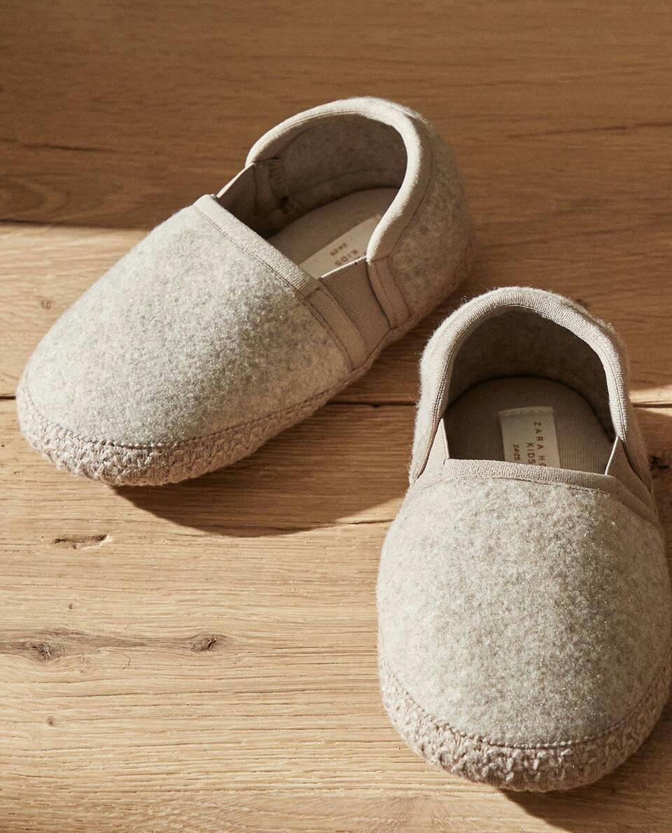 ELASTIC COSY SLIPPERS