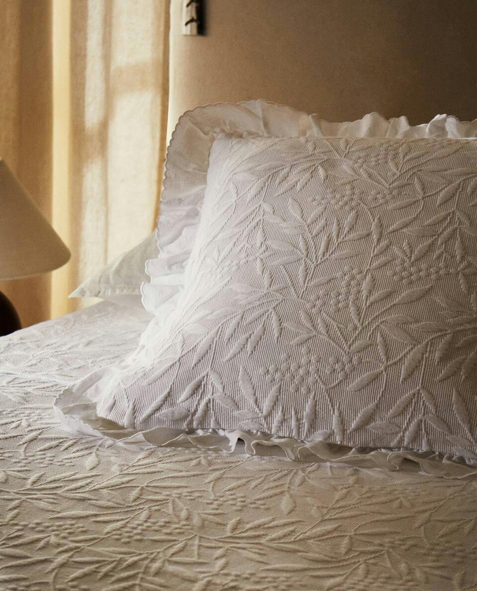 RUFFLE CUSHION COVER