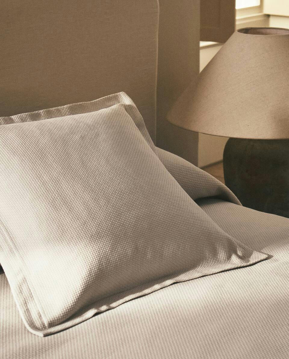 TEXTURED CUSHION COVER
