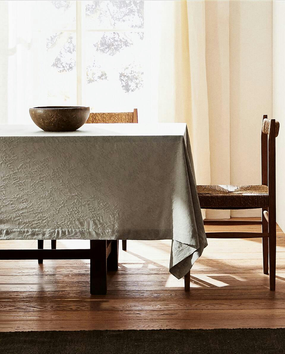JACQUARD LEAF TABLECLOTH