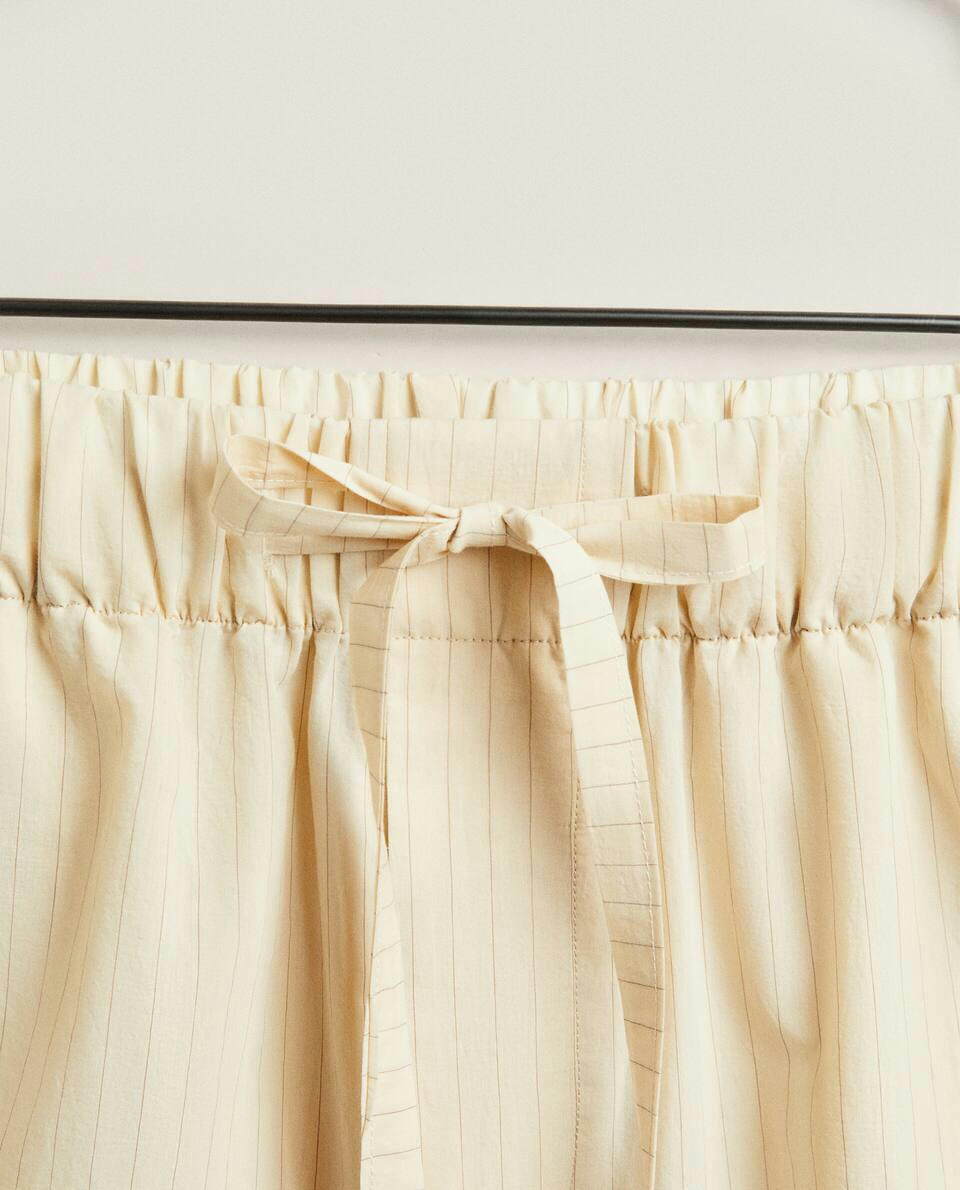 SHORTS WITH THIN STRIPES