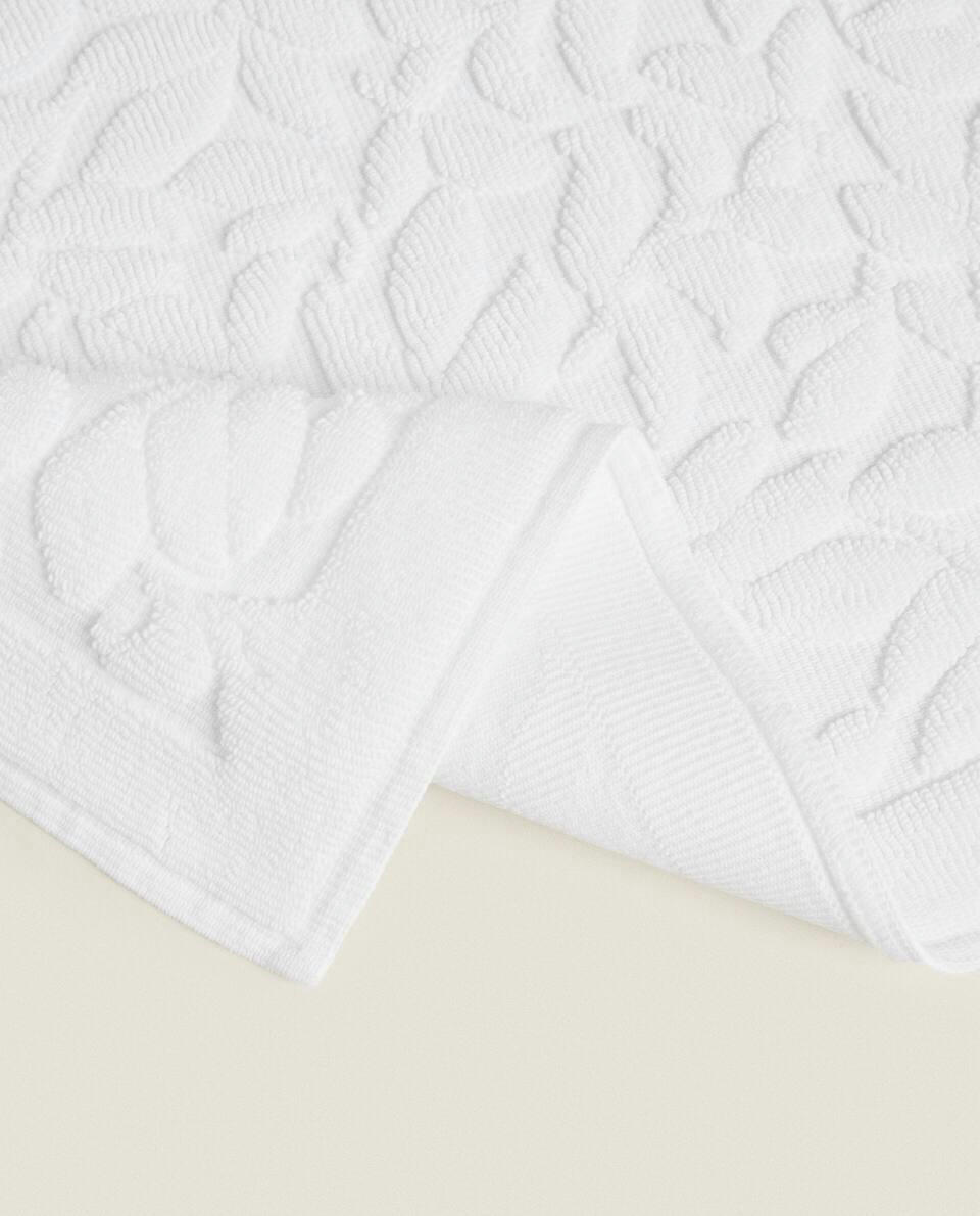 JACQUARD BATH MAT