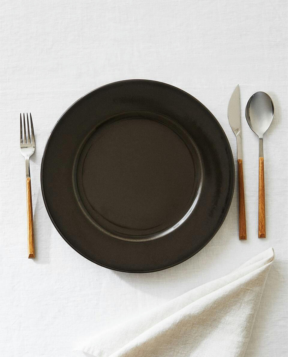 BLACK STONEWARE TABLEWARE