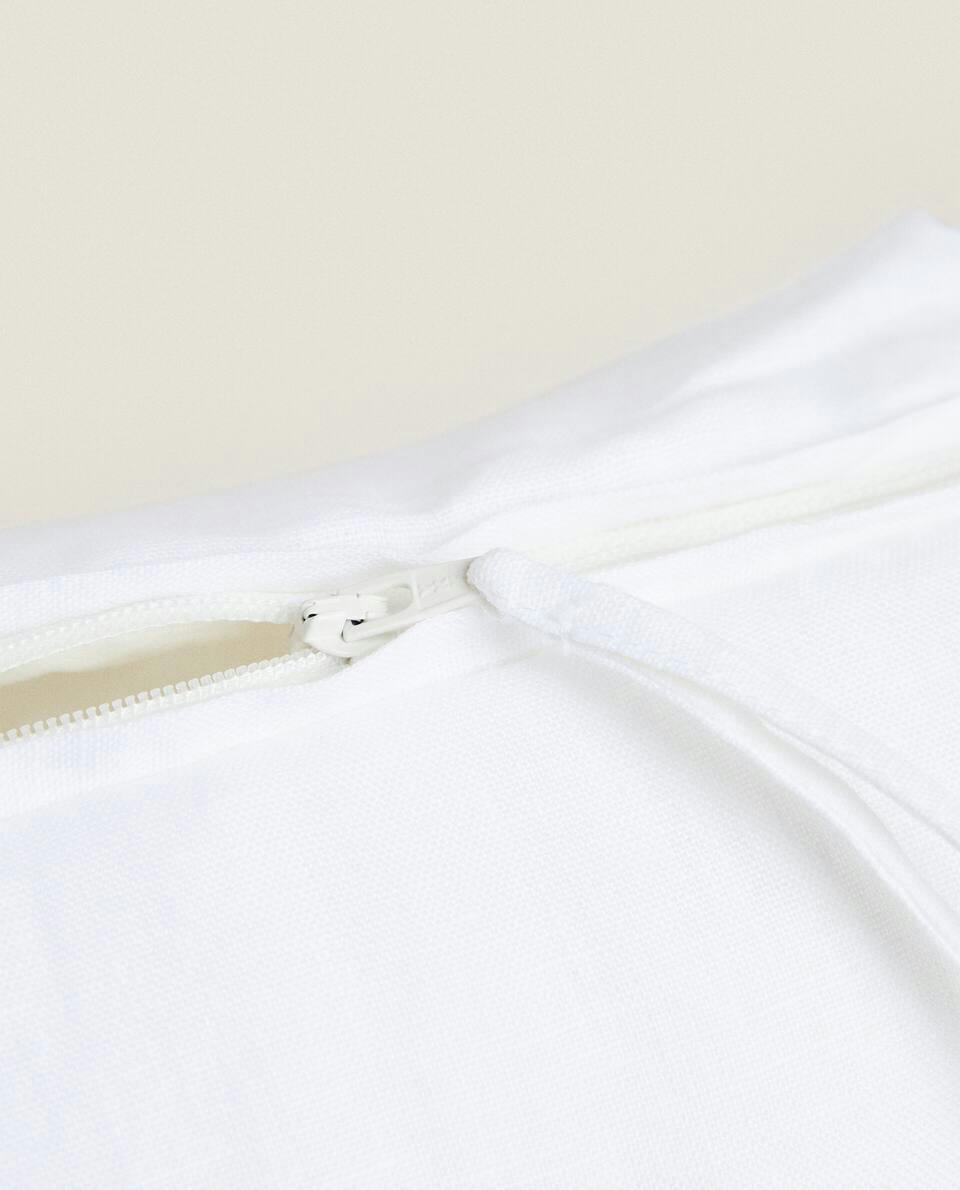 EMBROIDERED LINEN TOILETRY BAG