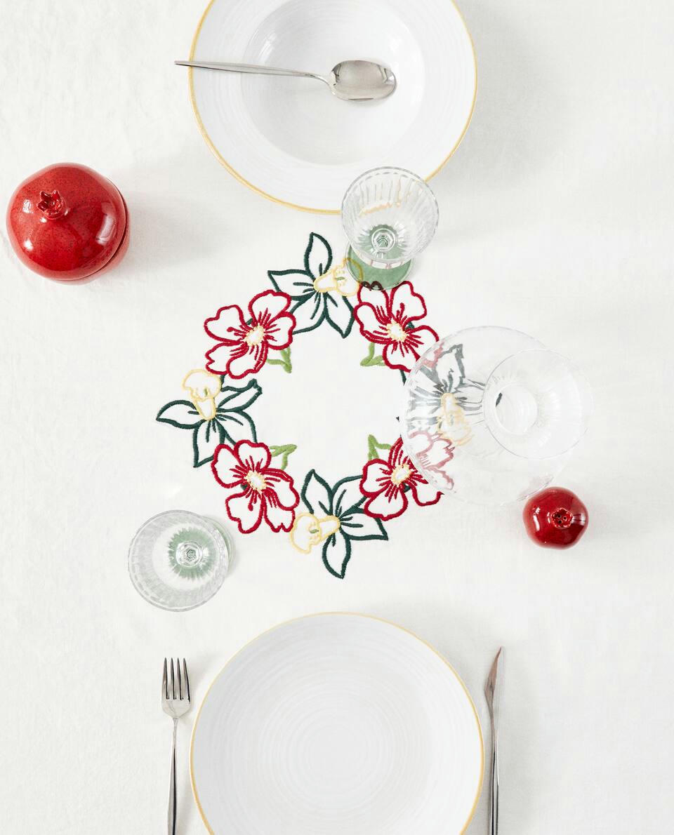 RAMIE TABLECLOTH WITH FLORAL EMBROIDERY