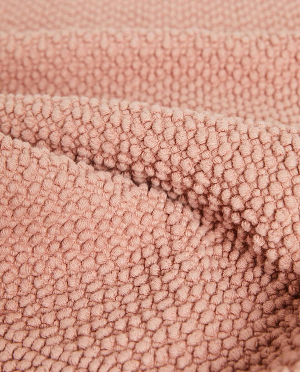 TEXTURED WAFFLE BATH MAT