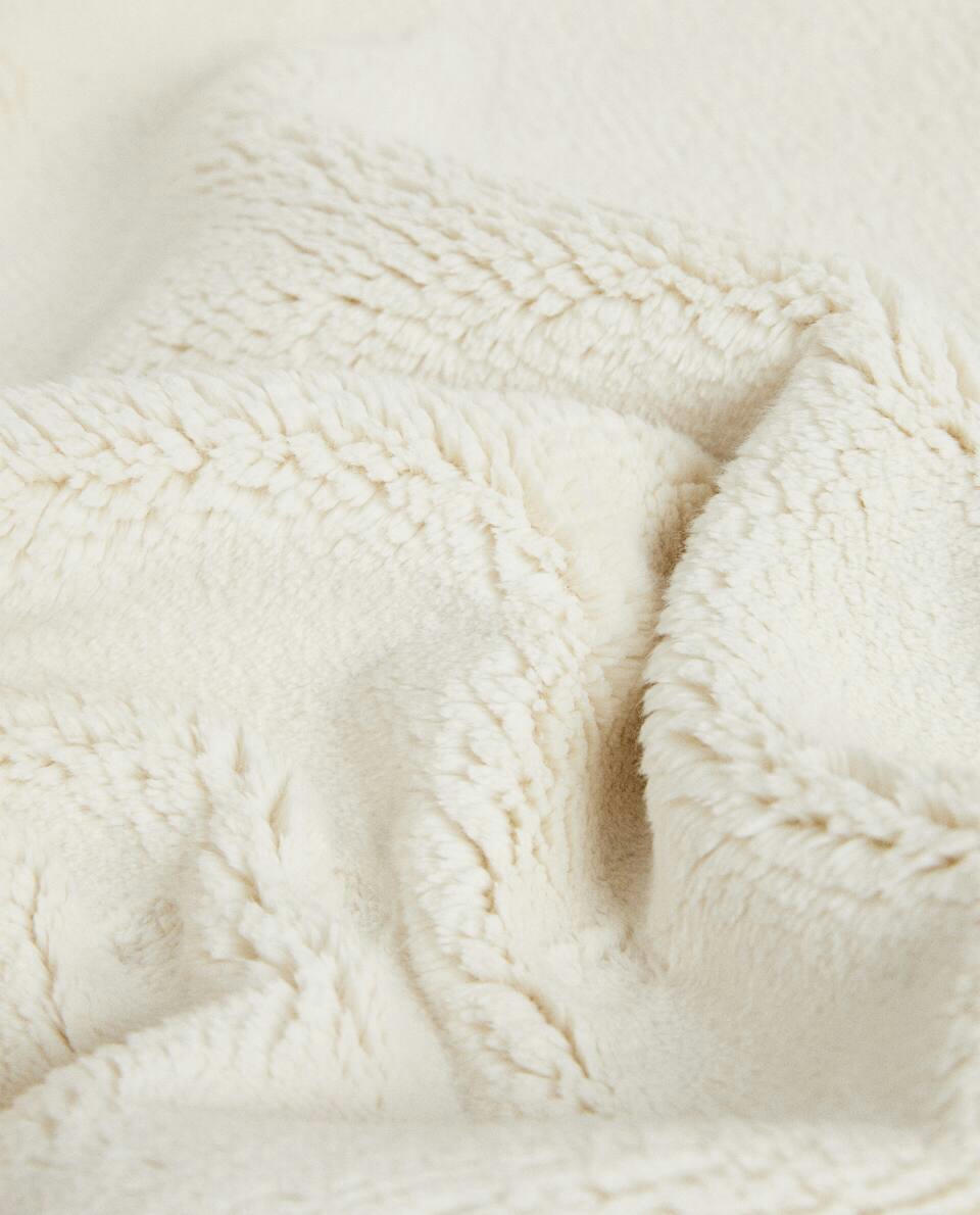 490 GSM SHORT FAUX FUR FLEECE BLANKET
