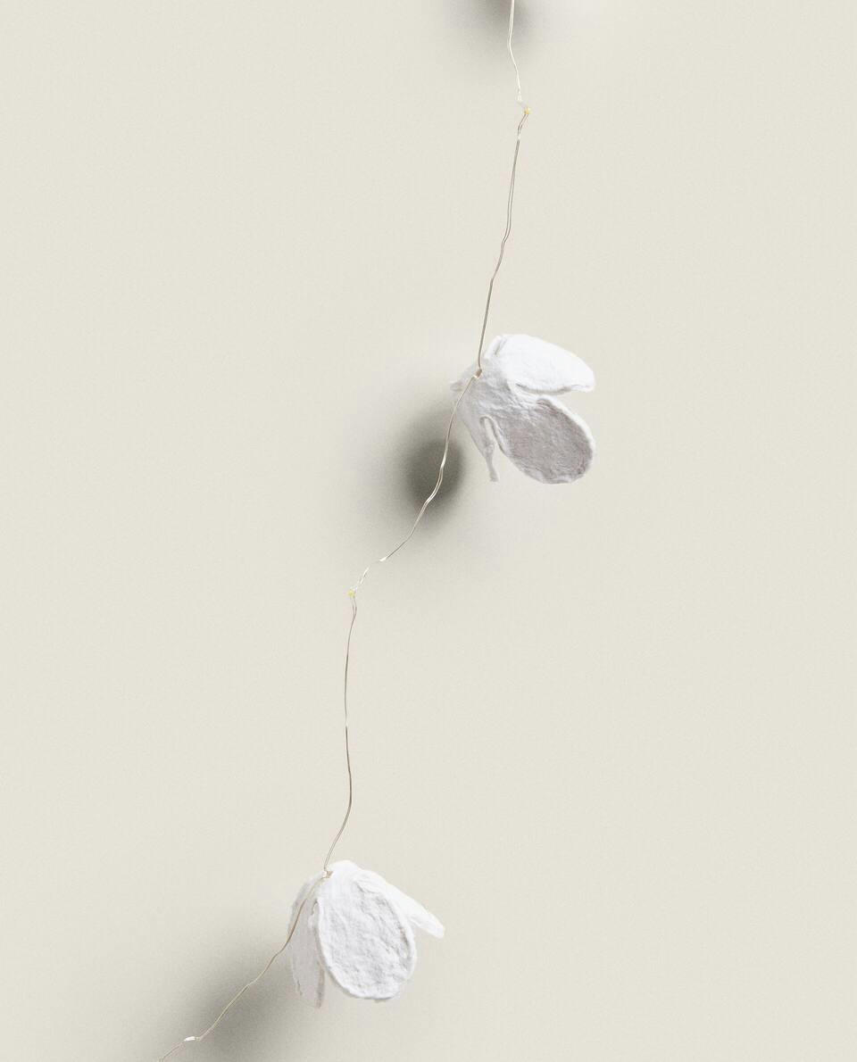 PAPIER-M?CHé FLORAL CHRISTMAS LIGHT GARLAND