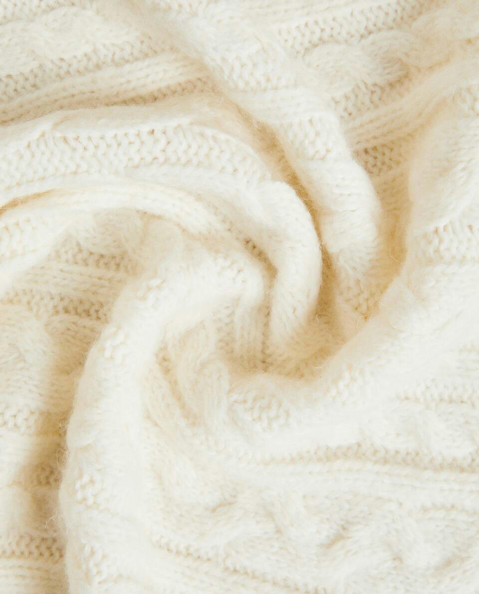 BRAIDED KNIT BLANKET