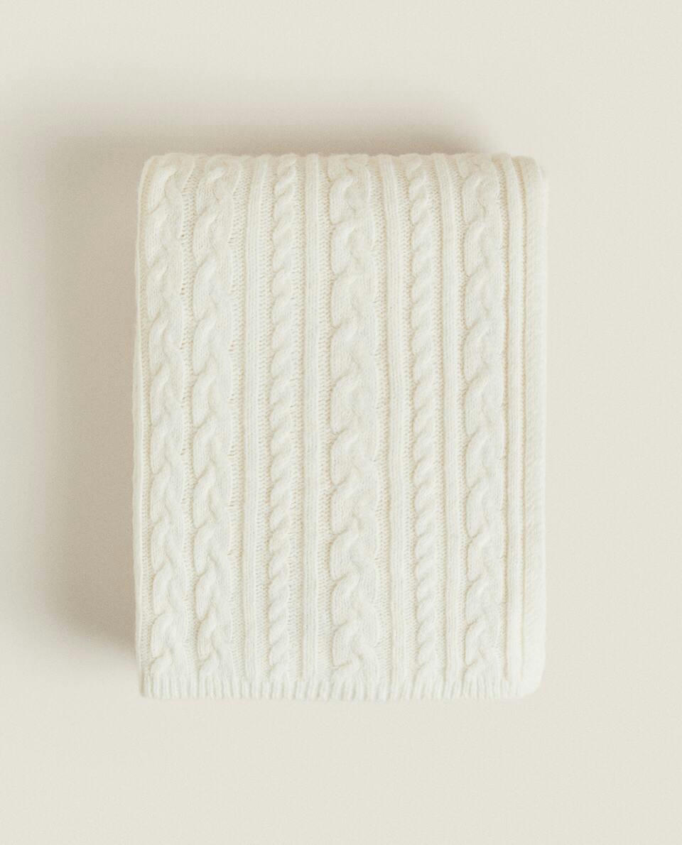 BRAIDED KNIT BLANKET