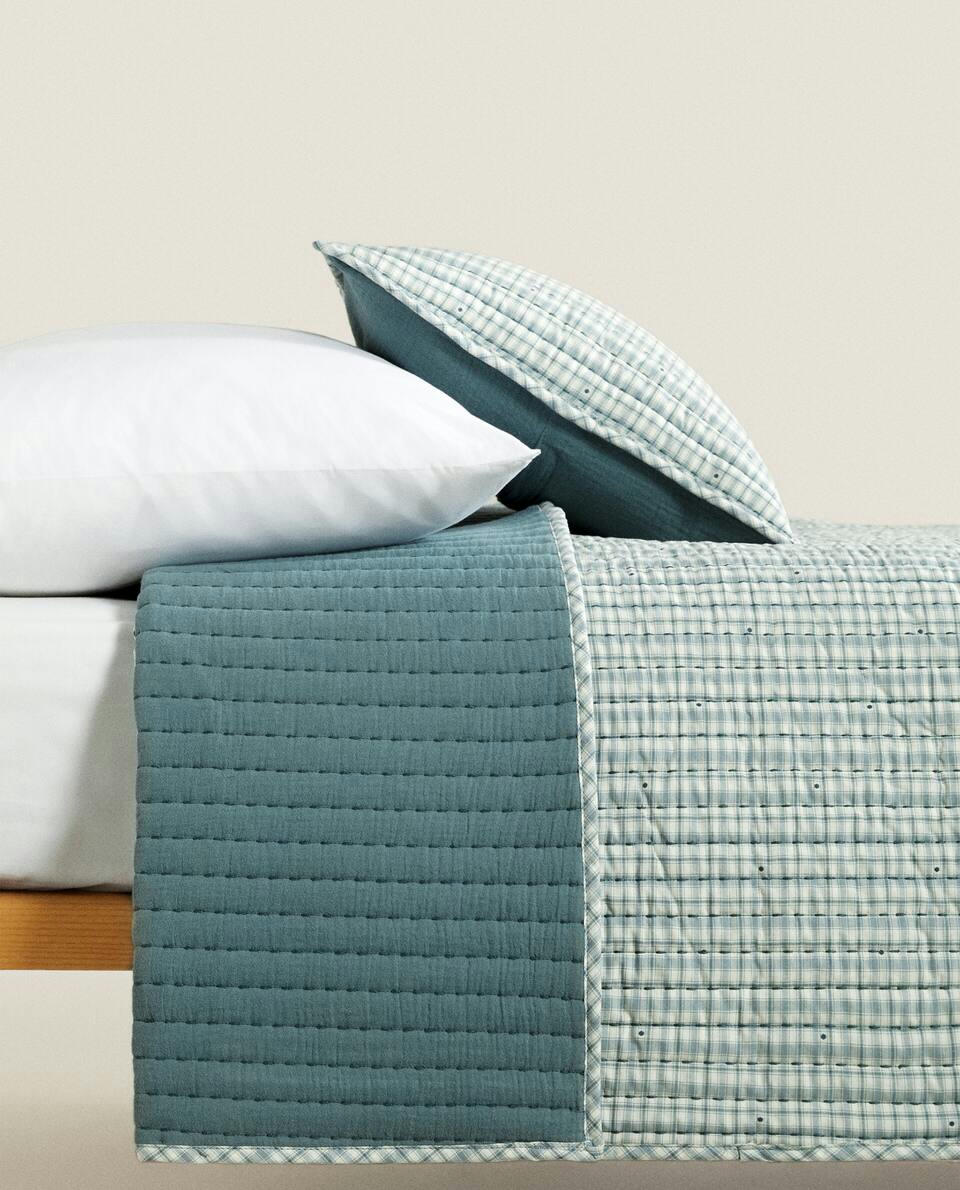 CHILDREN’S CHECKED CHRISTMAS QUILT