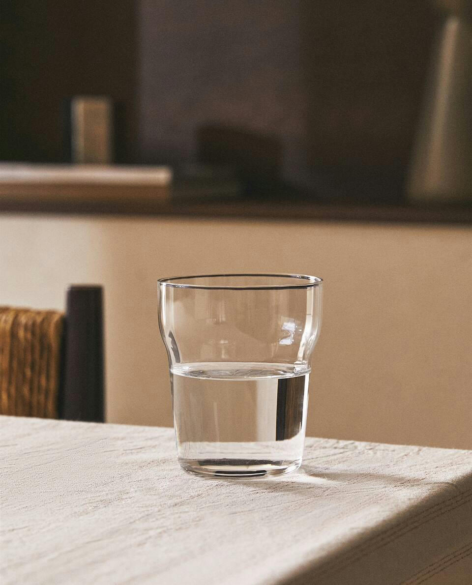 GLASS TUMBLER WITH LINE DESIGN