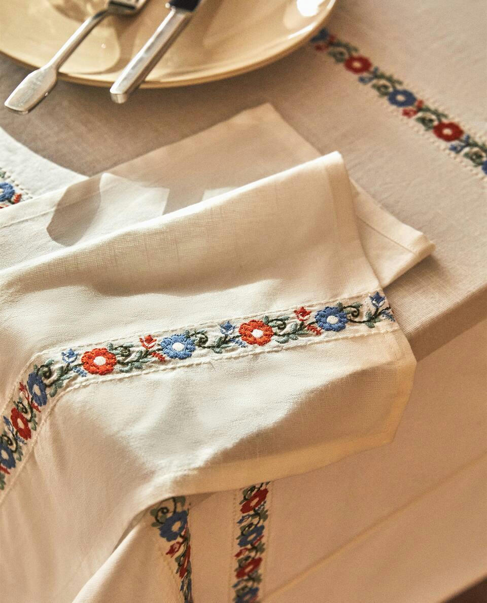 EMBROIDERED COTTON NAPKINS (PACK OF 2)