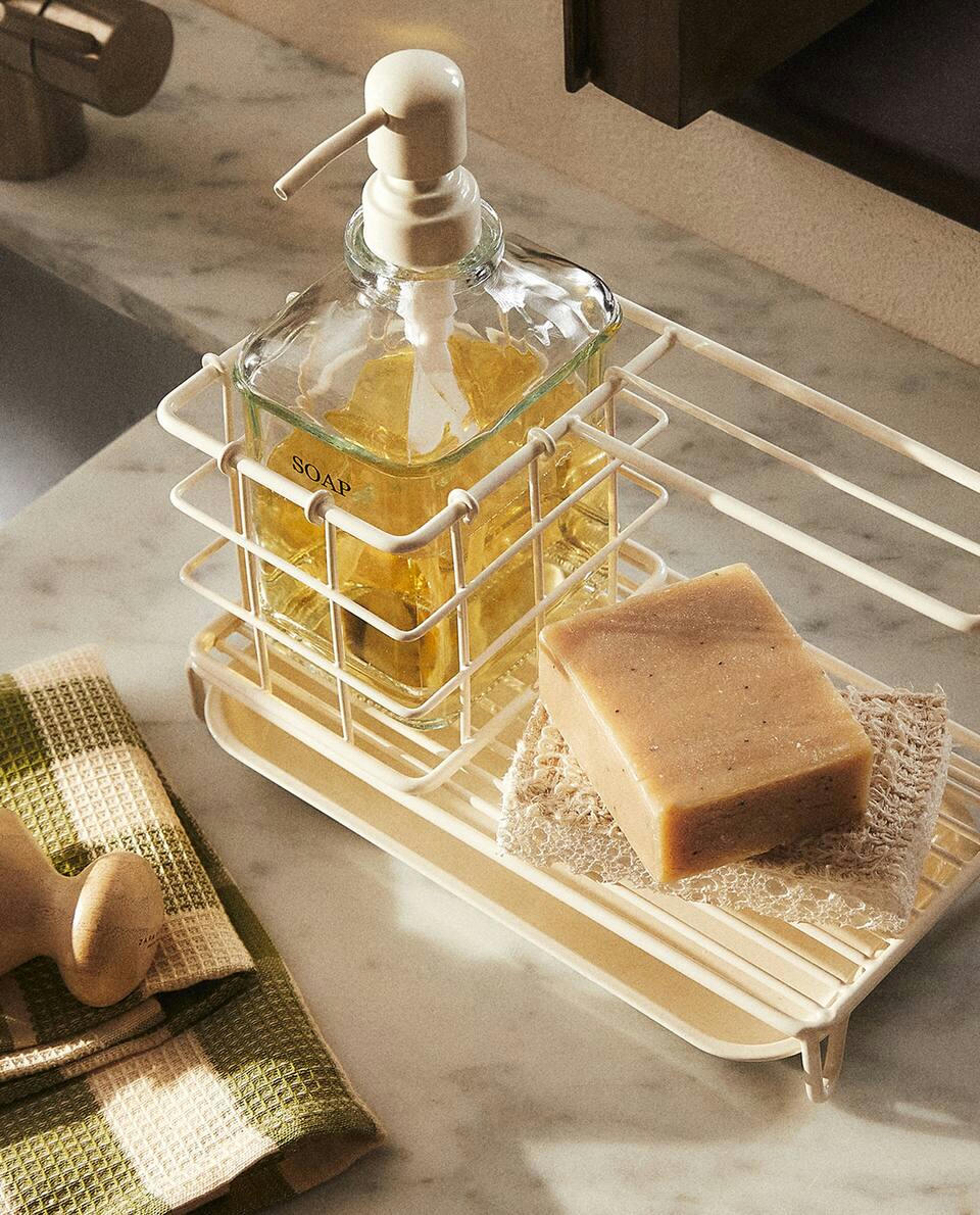 WHITE METAL STRUCTURE