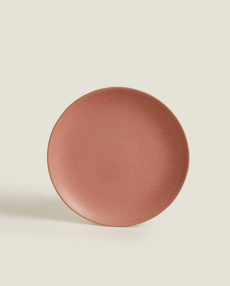 COLOURED STONEWARE TABLEWARE