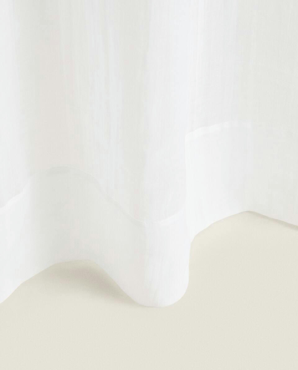 CURTAIN WITH CREASED EFFECT