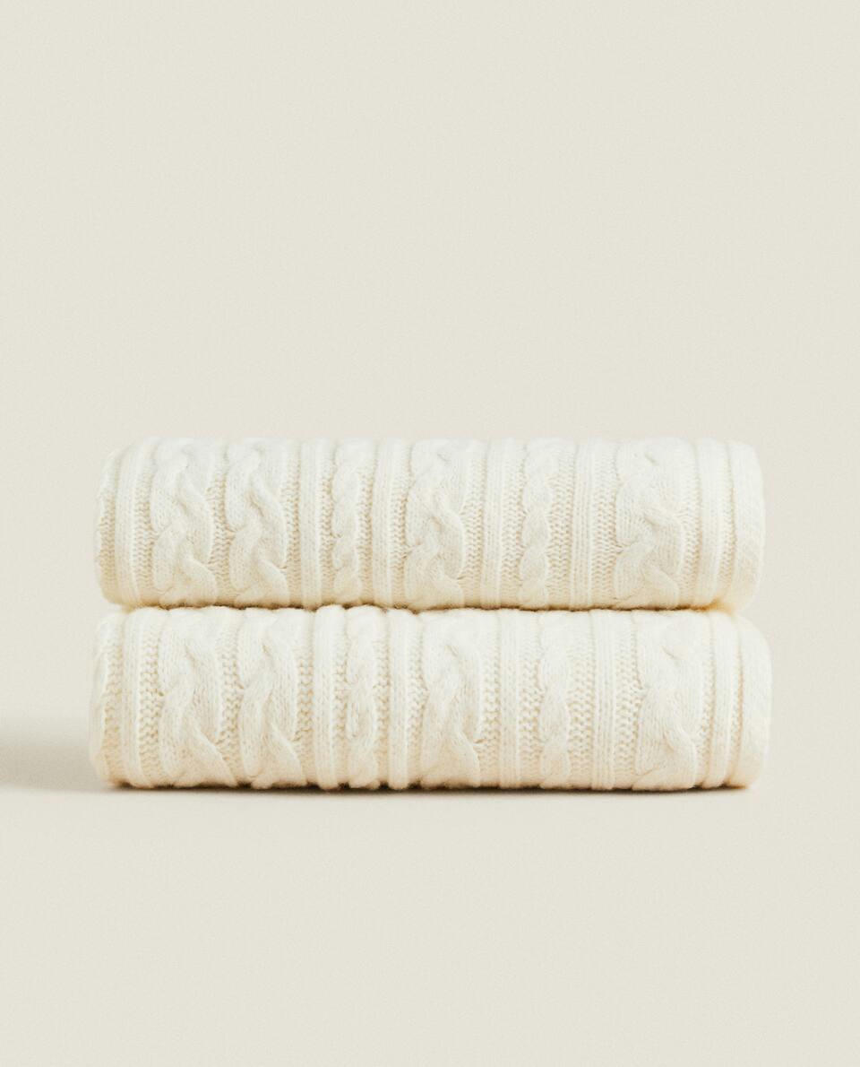 BRAIDED KNIT BLANKET