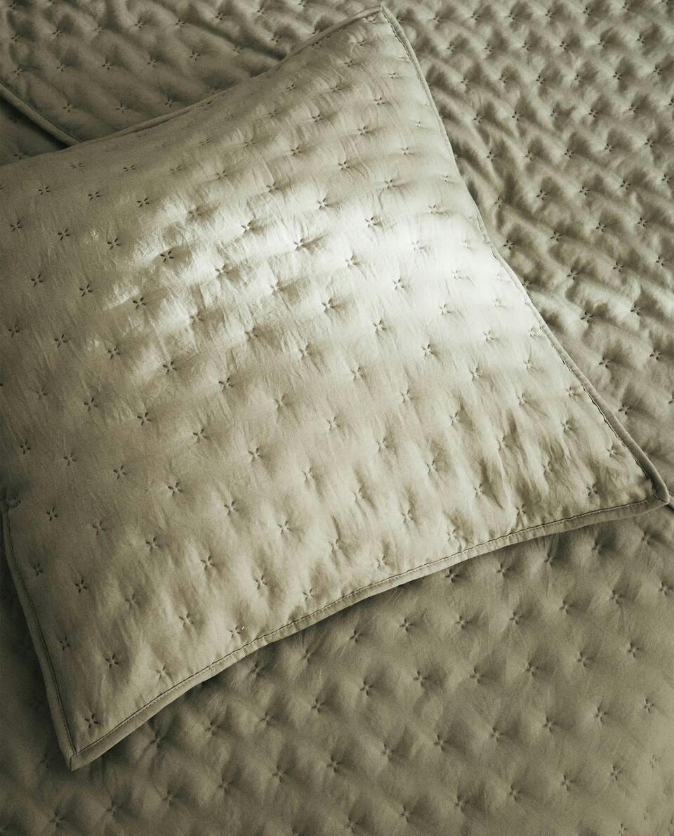 QUILTED DOTTED CUSHION COVER