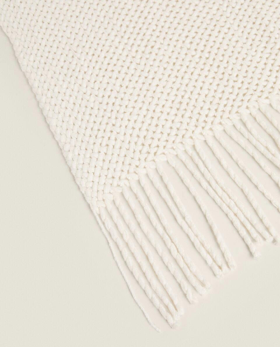 FABRIC BLANKET WITH FRINGING