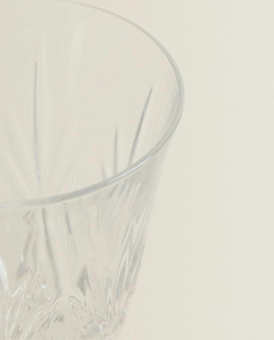 CUT CRYSTALLINE WINE GLASS