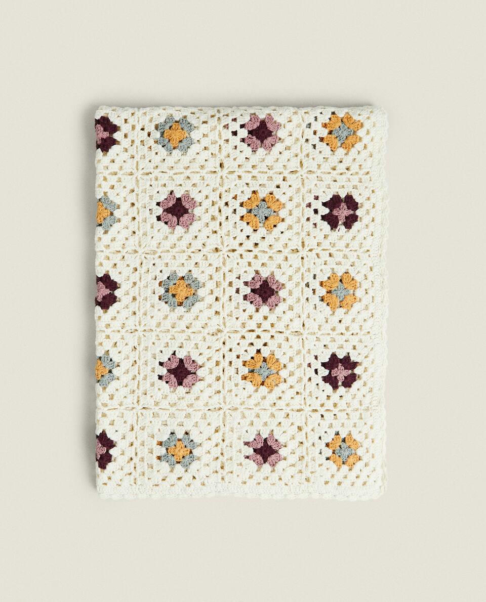 CHILDREN’S FLORAL CROCHET BLANKET