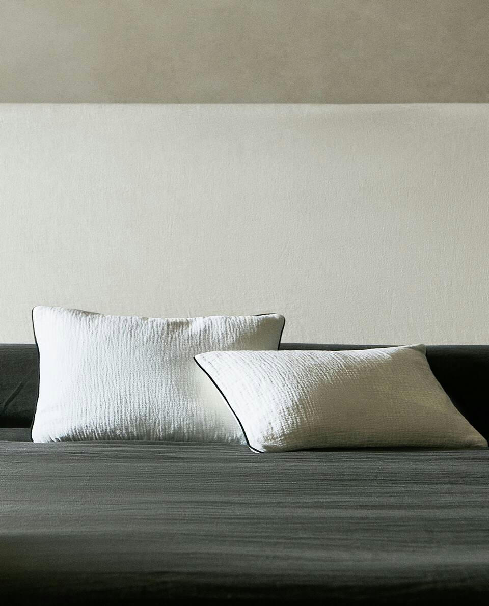 HEADBOARD WITH LINEN COVER