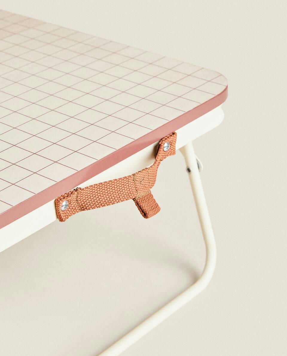 SMALL FOLDABLE TABLE CASE