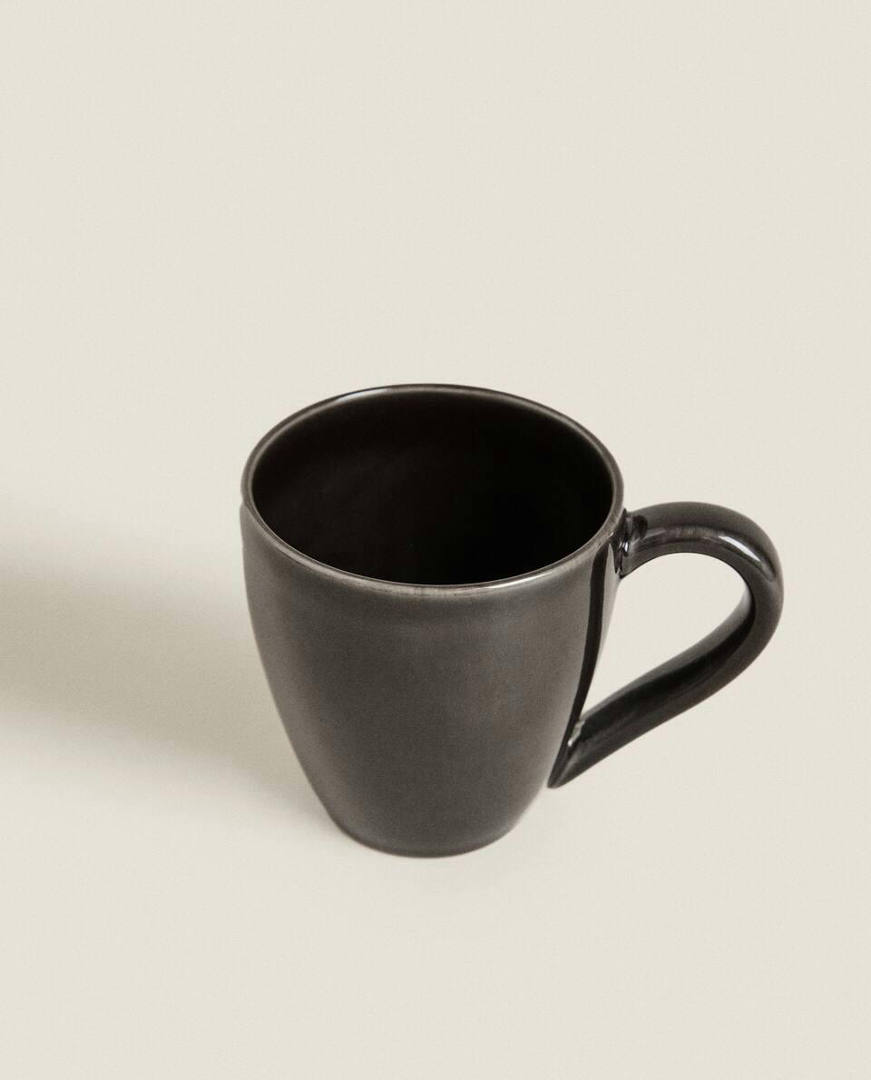 BLACK STONEWARE MUG