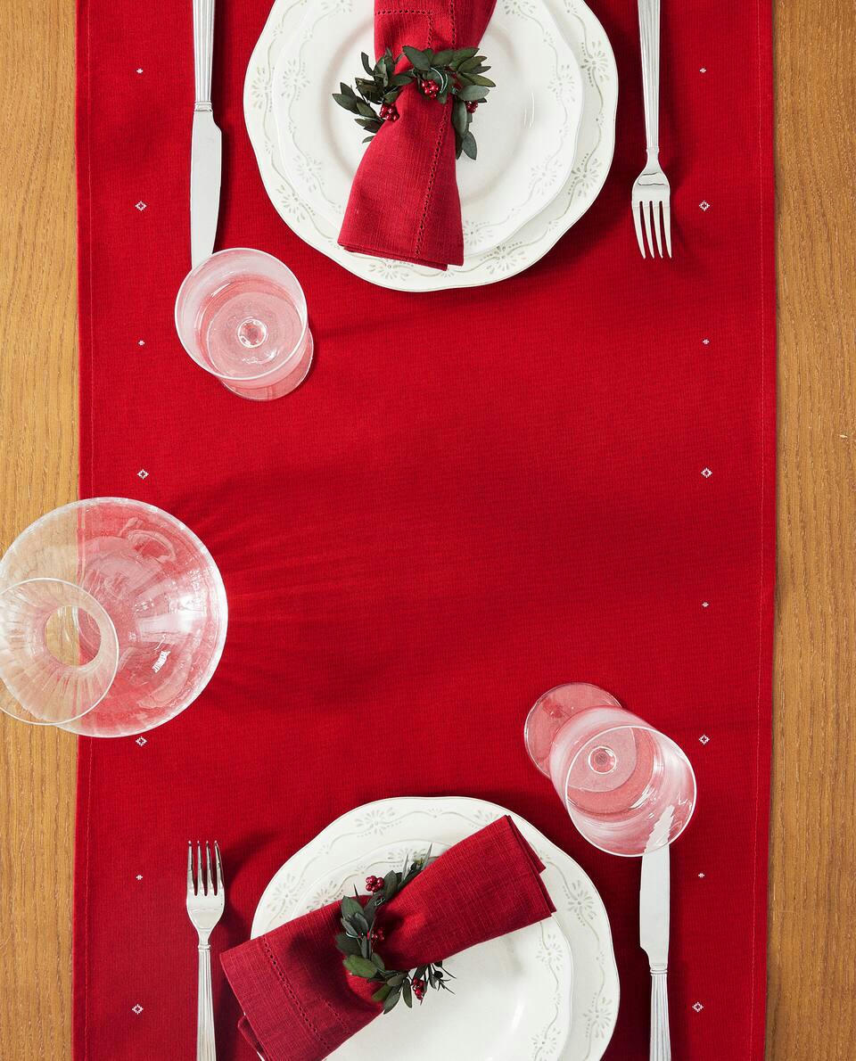 COTTON TABLE RUNNER WITH CHRISTMAS BORDER