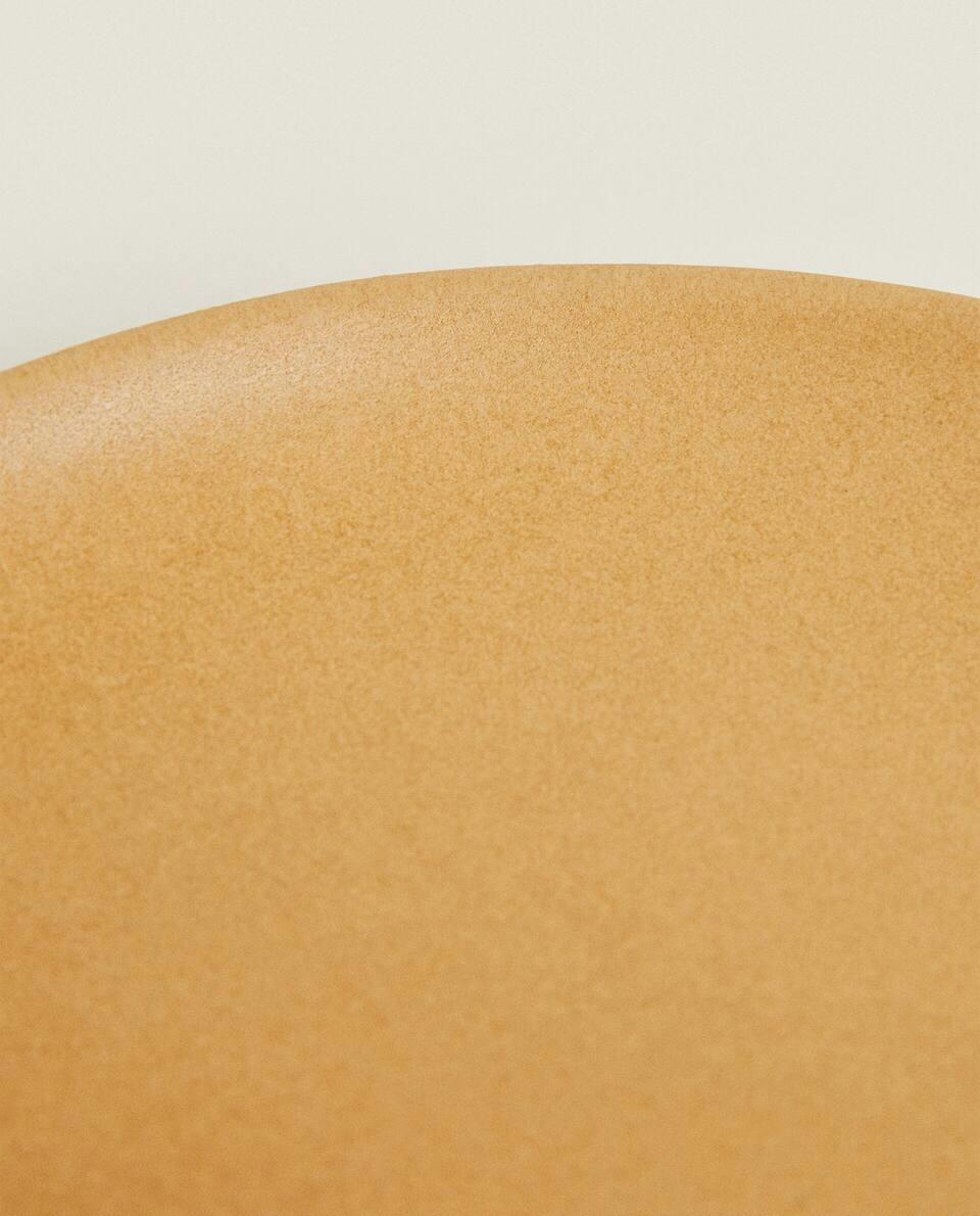 COLOURED STONEWARE TABLEWARE