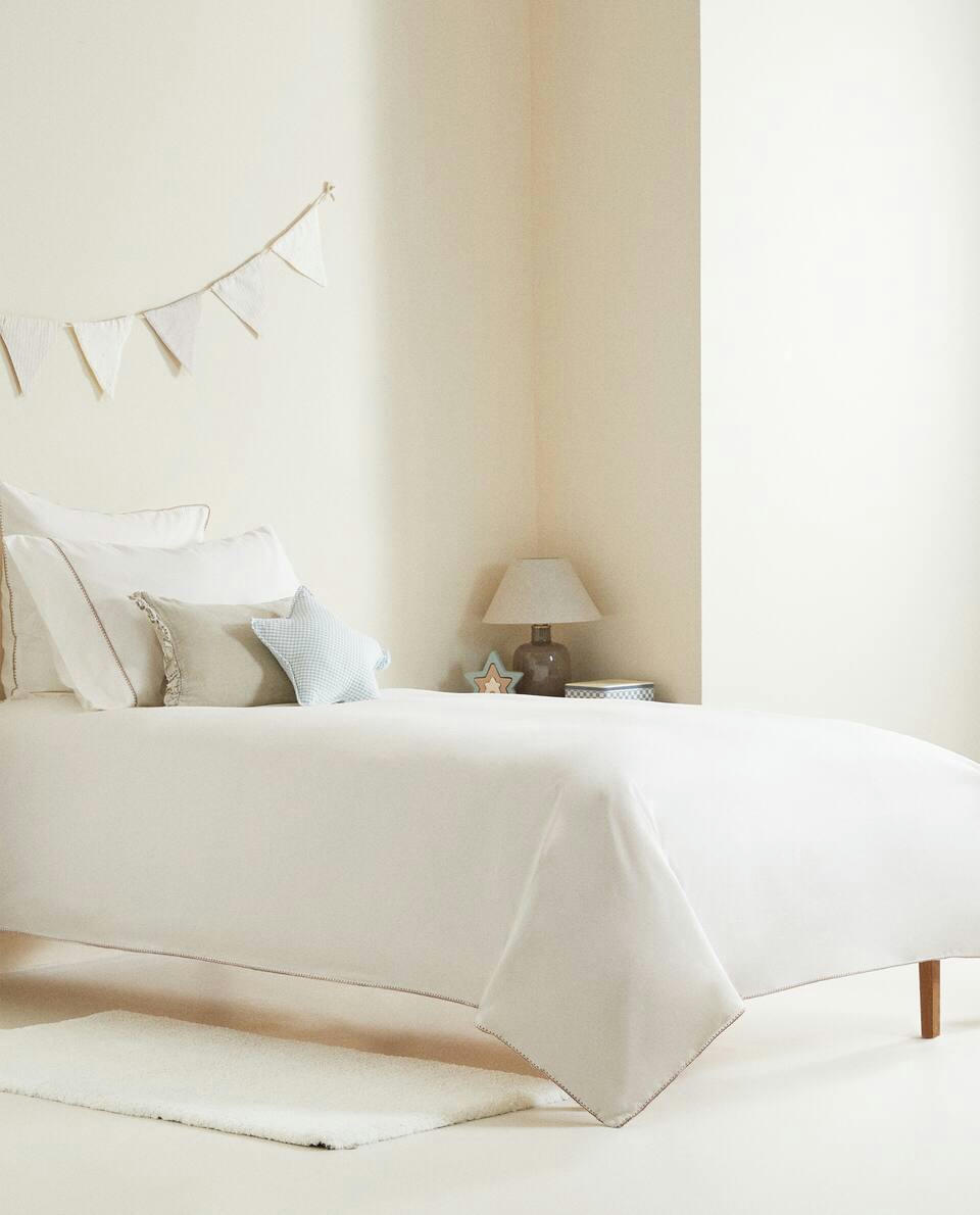 FLAT SHEET WITH TOPSTITCHING