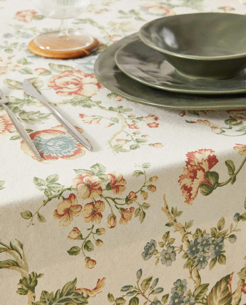 FLORAL PRINT TABLECLOTH