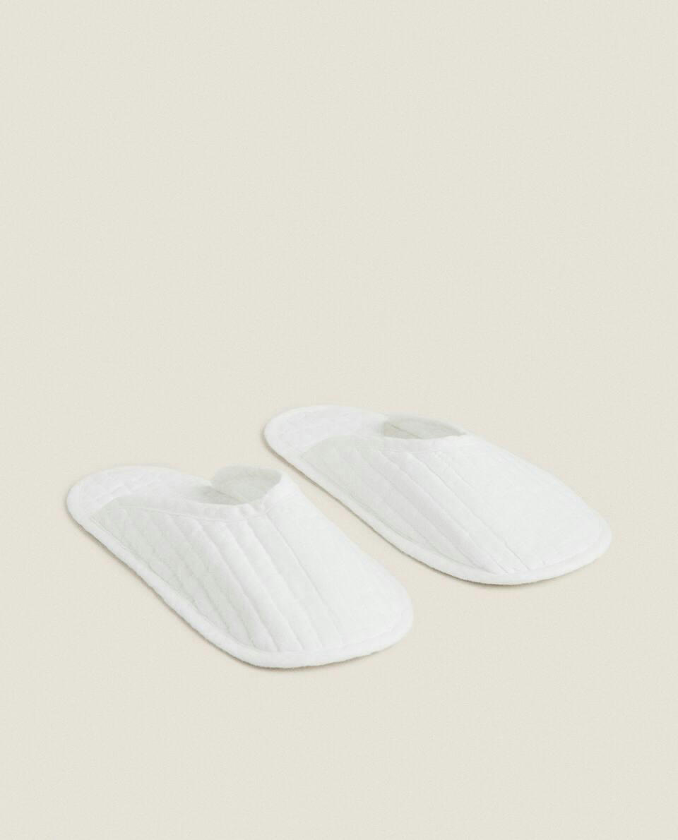 QUILTED LINEN SLIPPERS