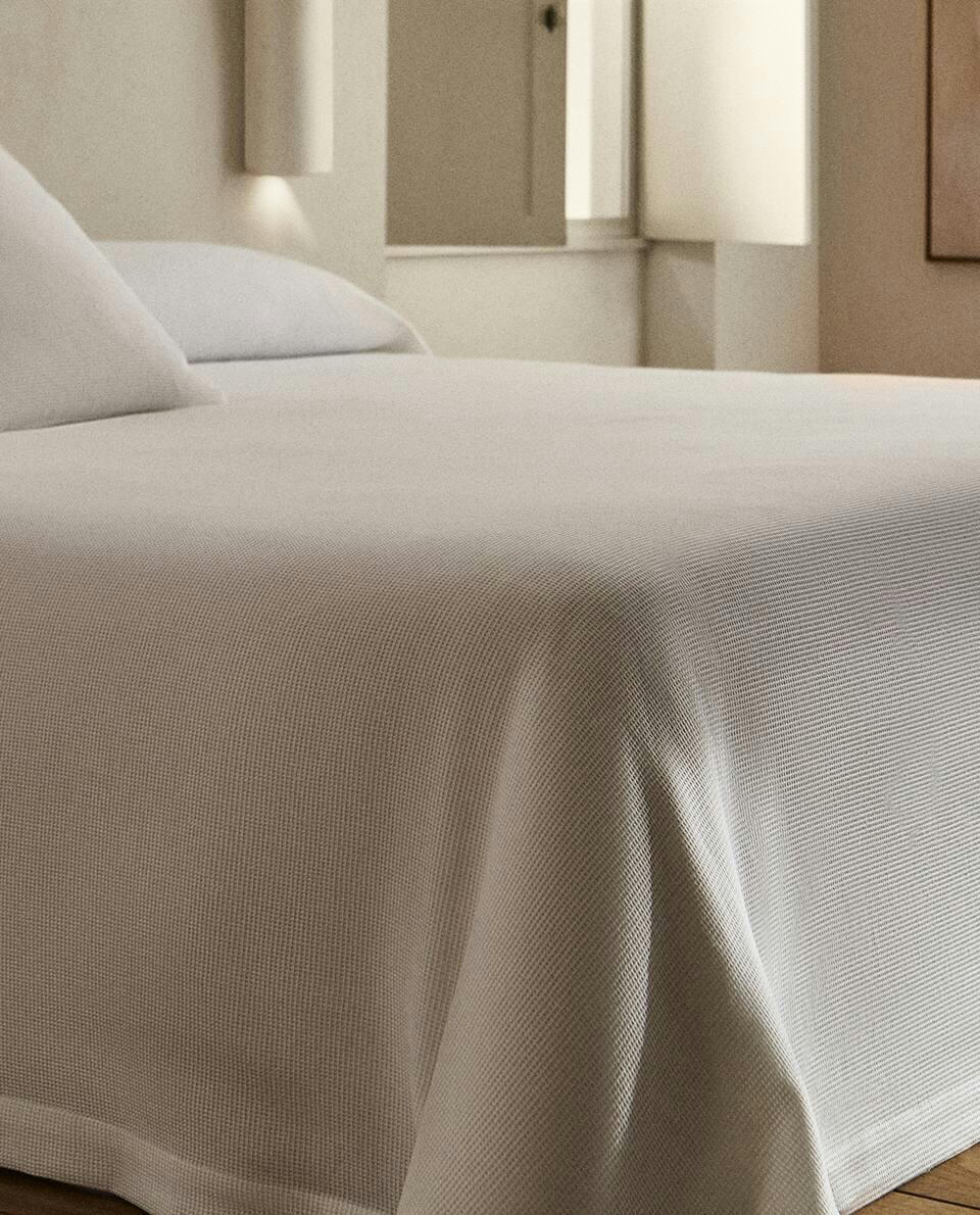 PIQUé BEDSPREAD