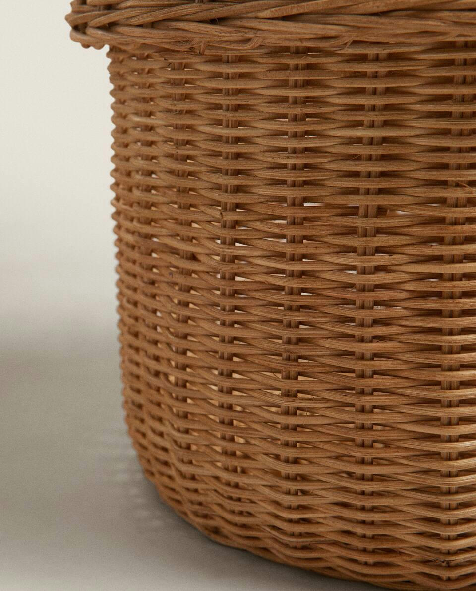 RATTAN BASKETS WITH FOLD-OVER EDGE