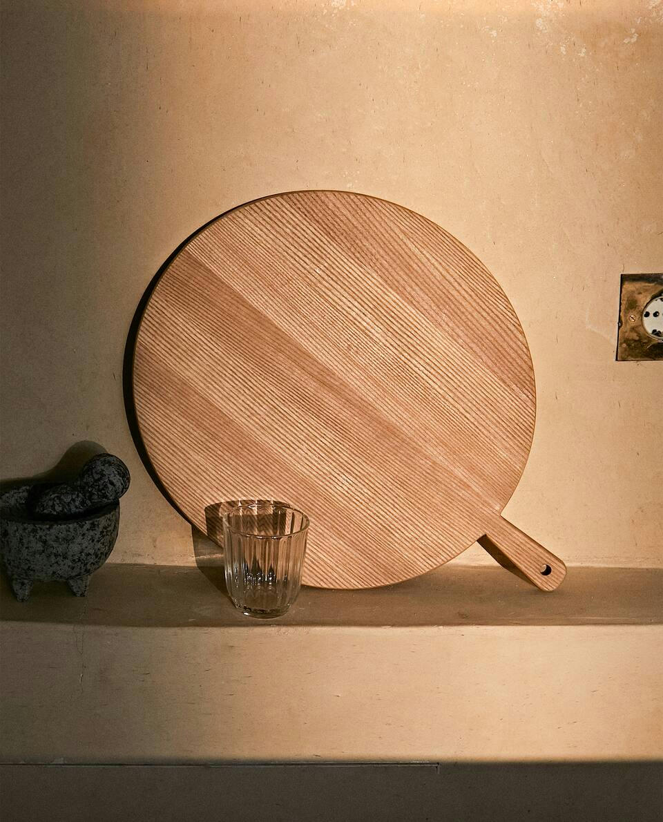 ROUND ASH WOOD CUTTING BOARD