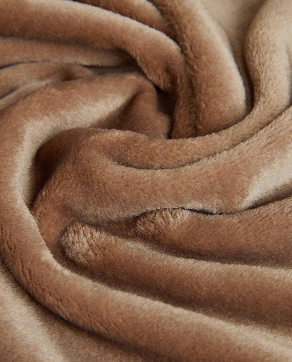 SHORT FAUX FUR FLEECE BLANKET
