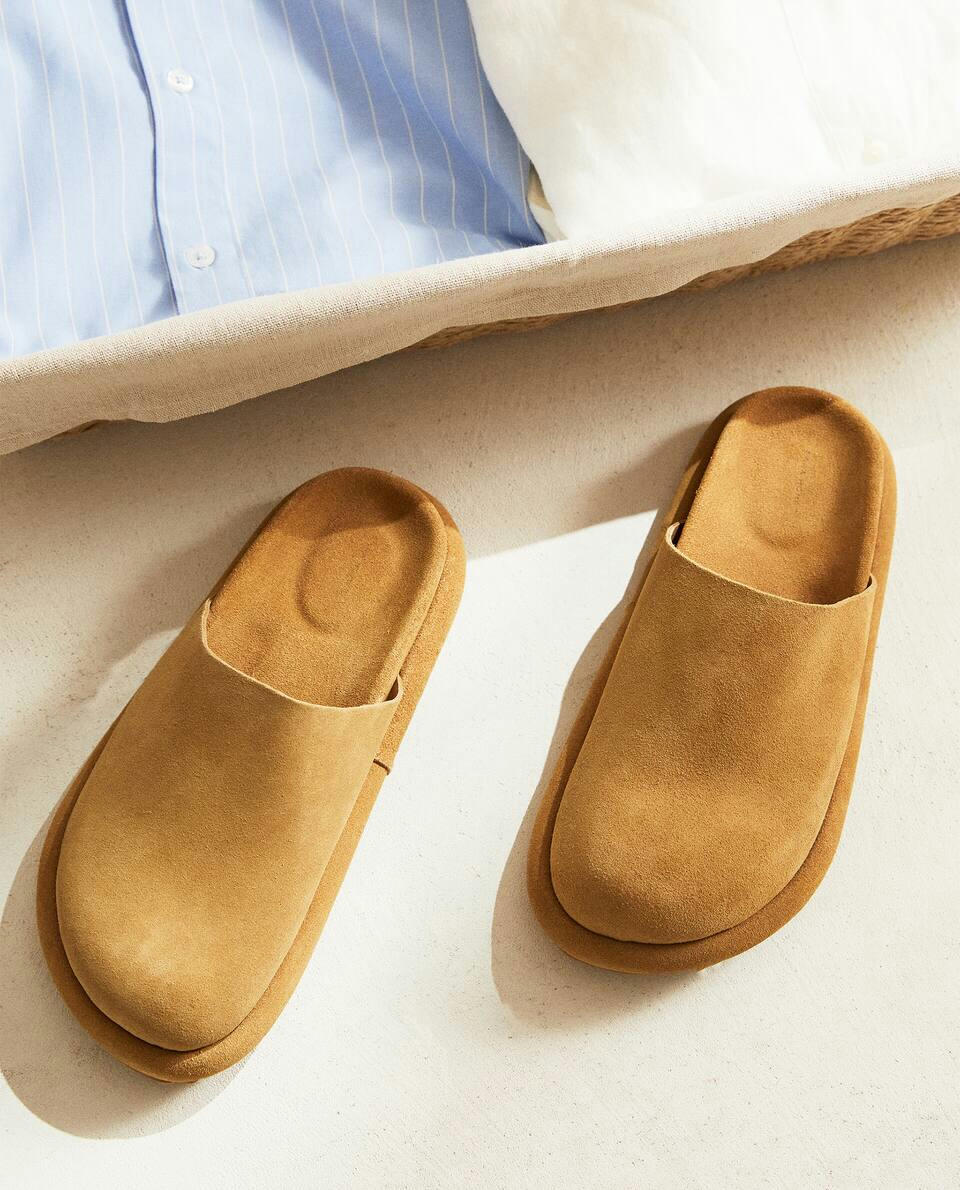LEATHER MULE SLIPPERS WITH SOLE DETAIL