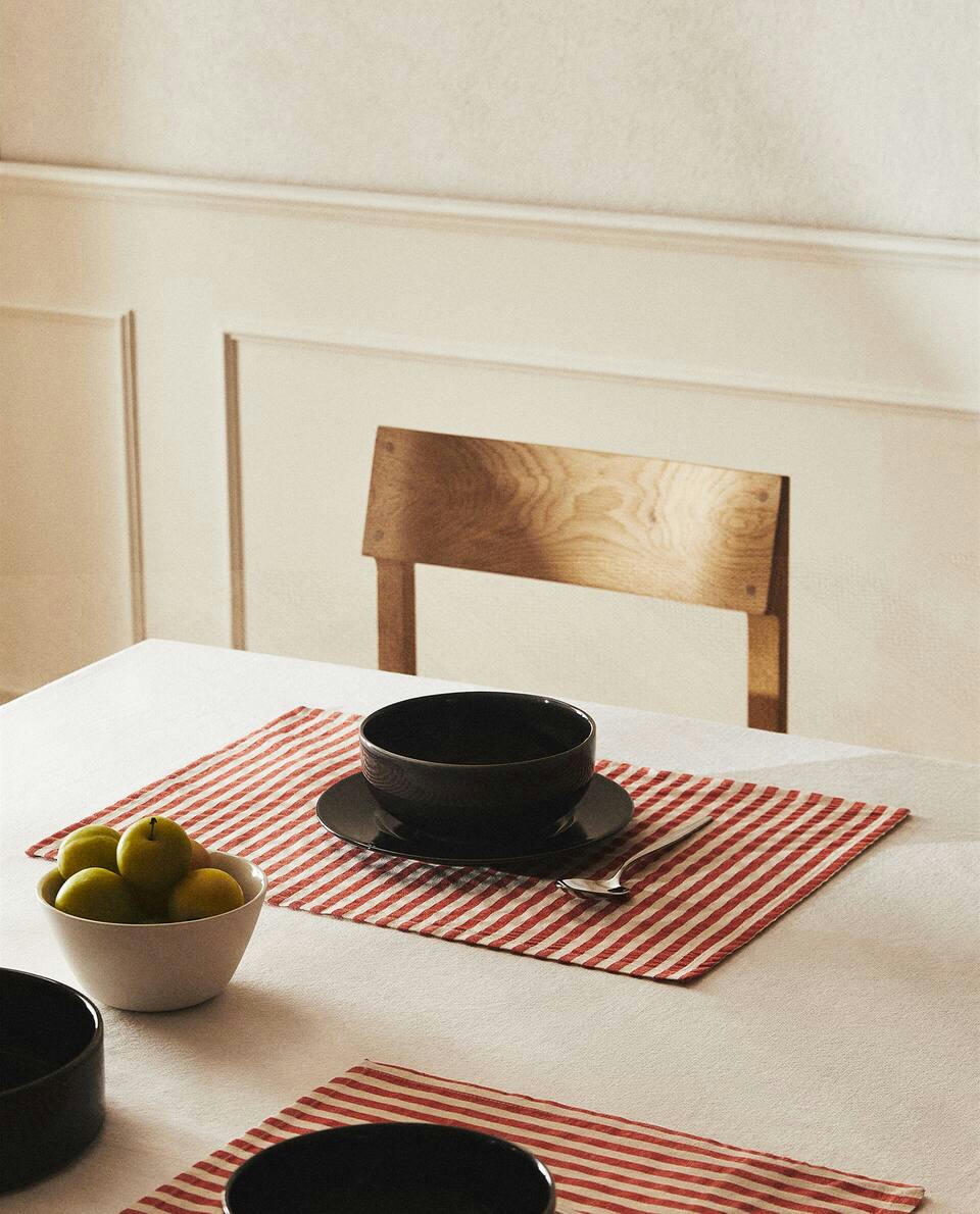 STRIPED PLACEMAT
