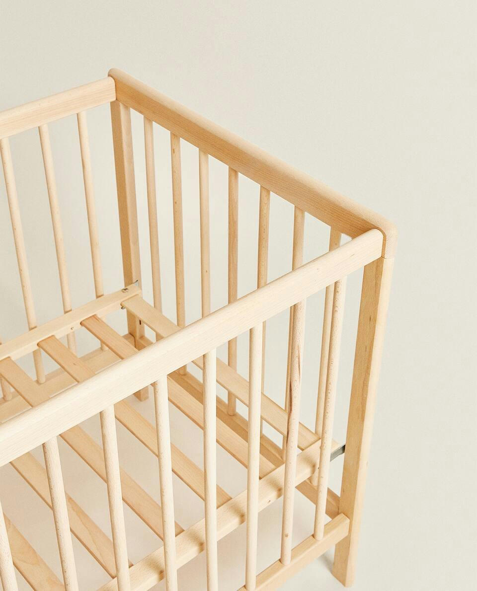 CLASSIC WOODEN COT