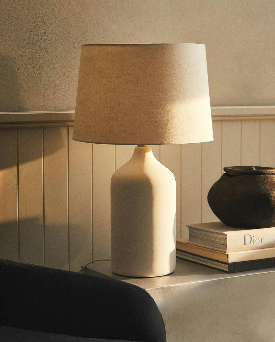 WHITE CERAMIC BASE LAMP
