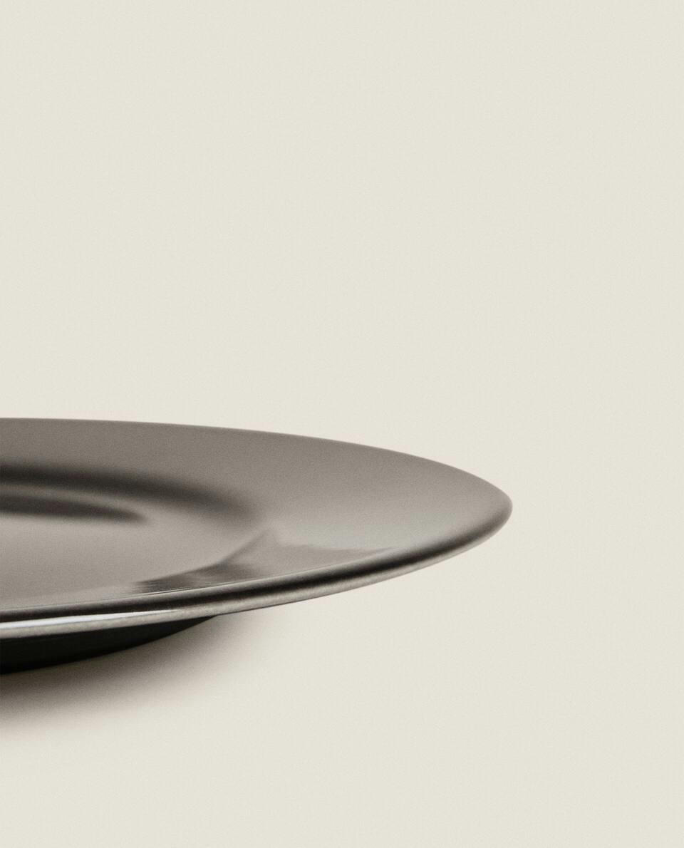 BLACK STONEWARE TABLEWARE