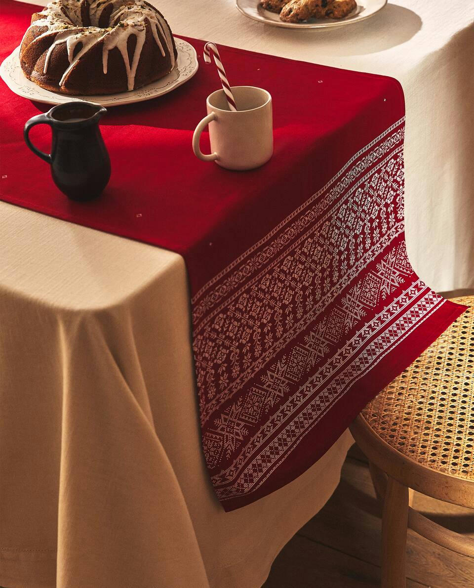 COTTON TABLE RUNNER WITH CHRISTMAS BORDER