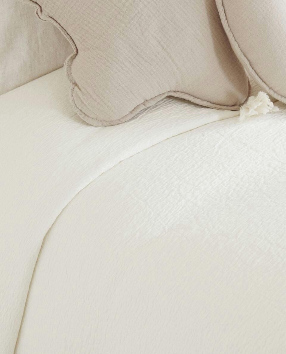 COTTON BEDSPREAD WITH EMBROIDERED RUFFLED TRIMS