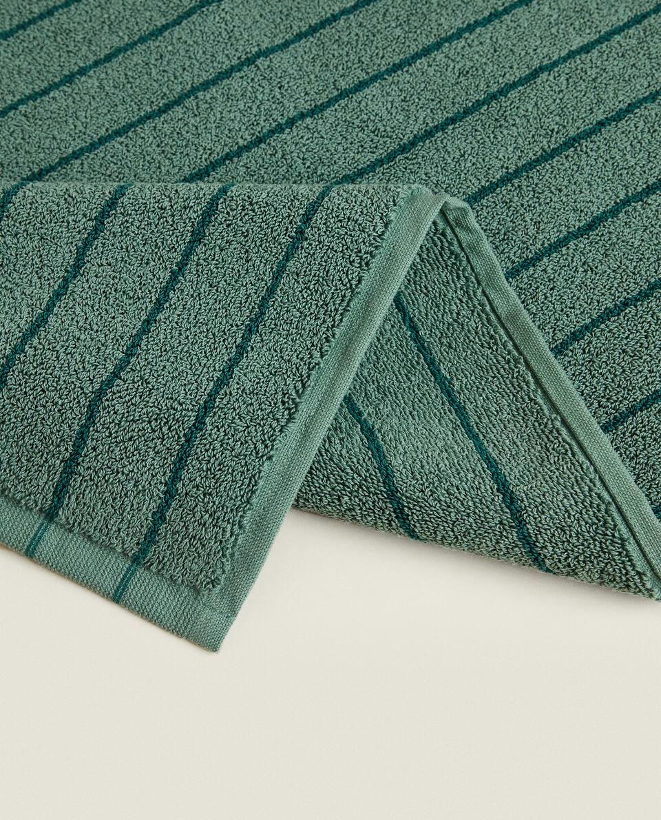 CONTRAST STRIPE BATH MAT